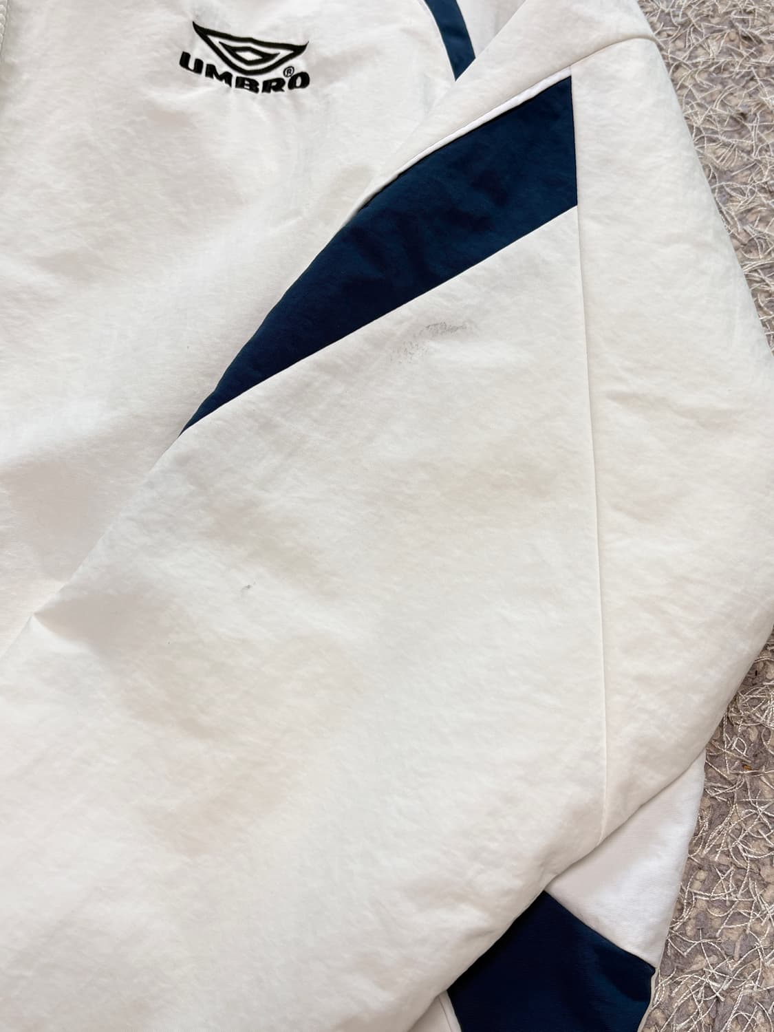 엄브로 아이보리 바람막이 상품이미지10