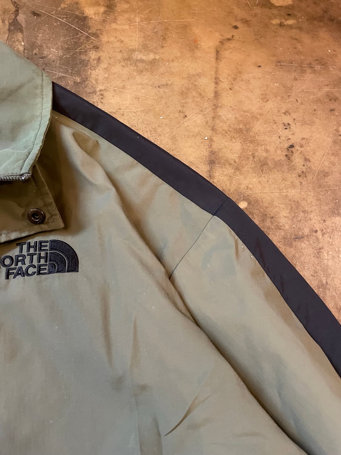 노스페이스 올드스쿨 카키 배색 윈드 자켓  상품이미지4