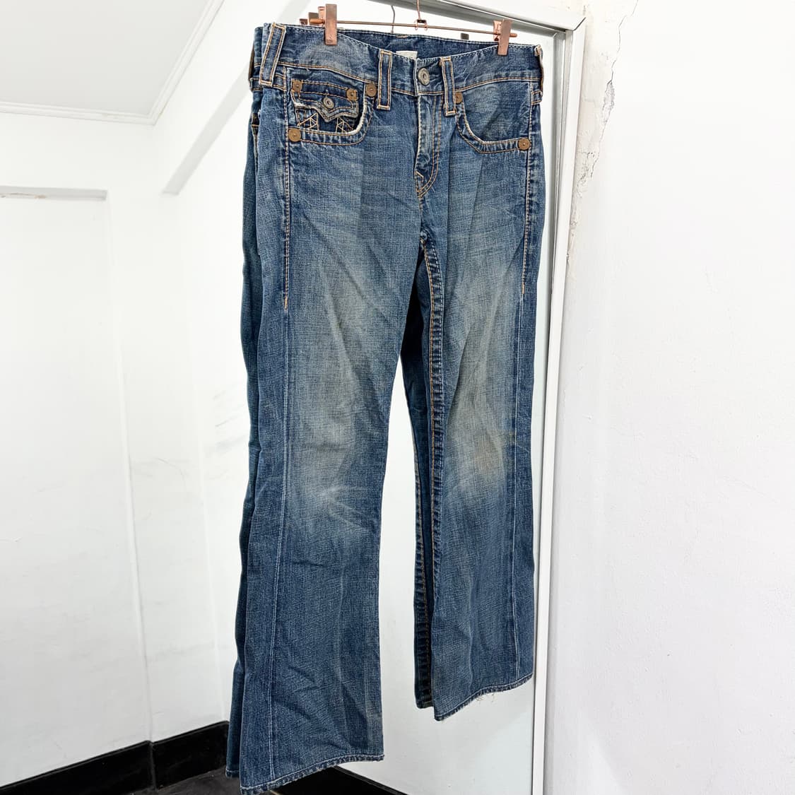 트루릴리전 부츠컷 데님 팬츠 상품이미지5