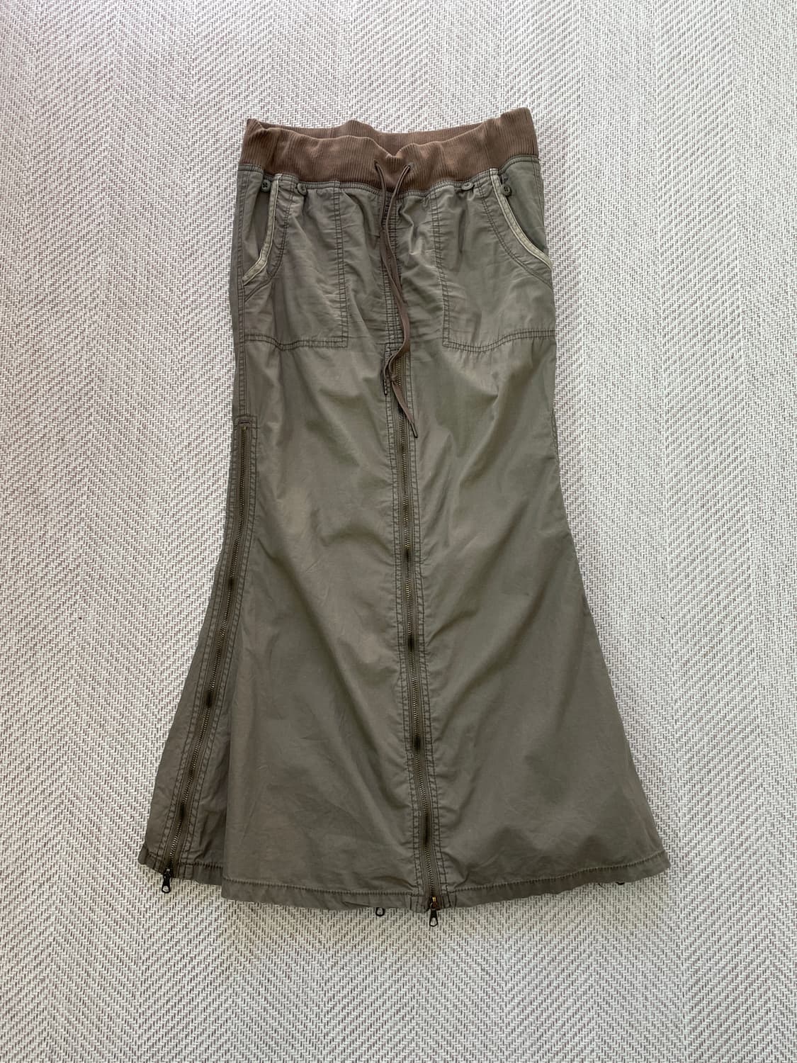 GOA 밀리터리 립웨이스트 지퍼 디테일 롱 스커트 상품이미지1