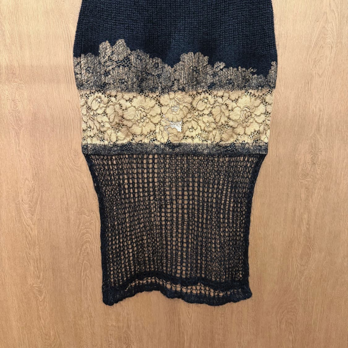 넘버투애니원 니트 스커트 레이스 배색 시스루 네트 디테일 슬림핏 블랙 상품이미지5