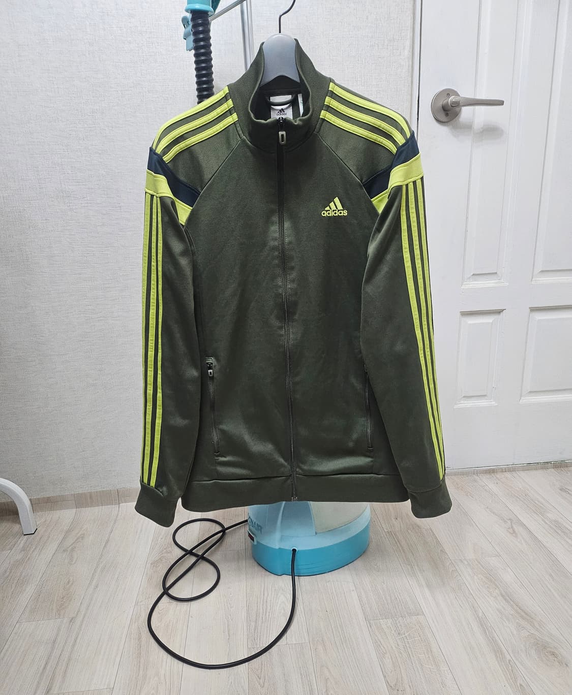 (100)L ☆초희귀☆ 아디다스 에센셜 [카키] 트랙탑져지 상품이미지1