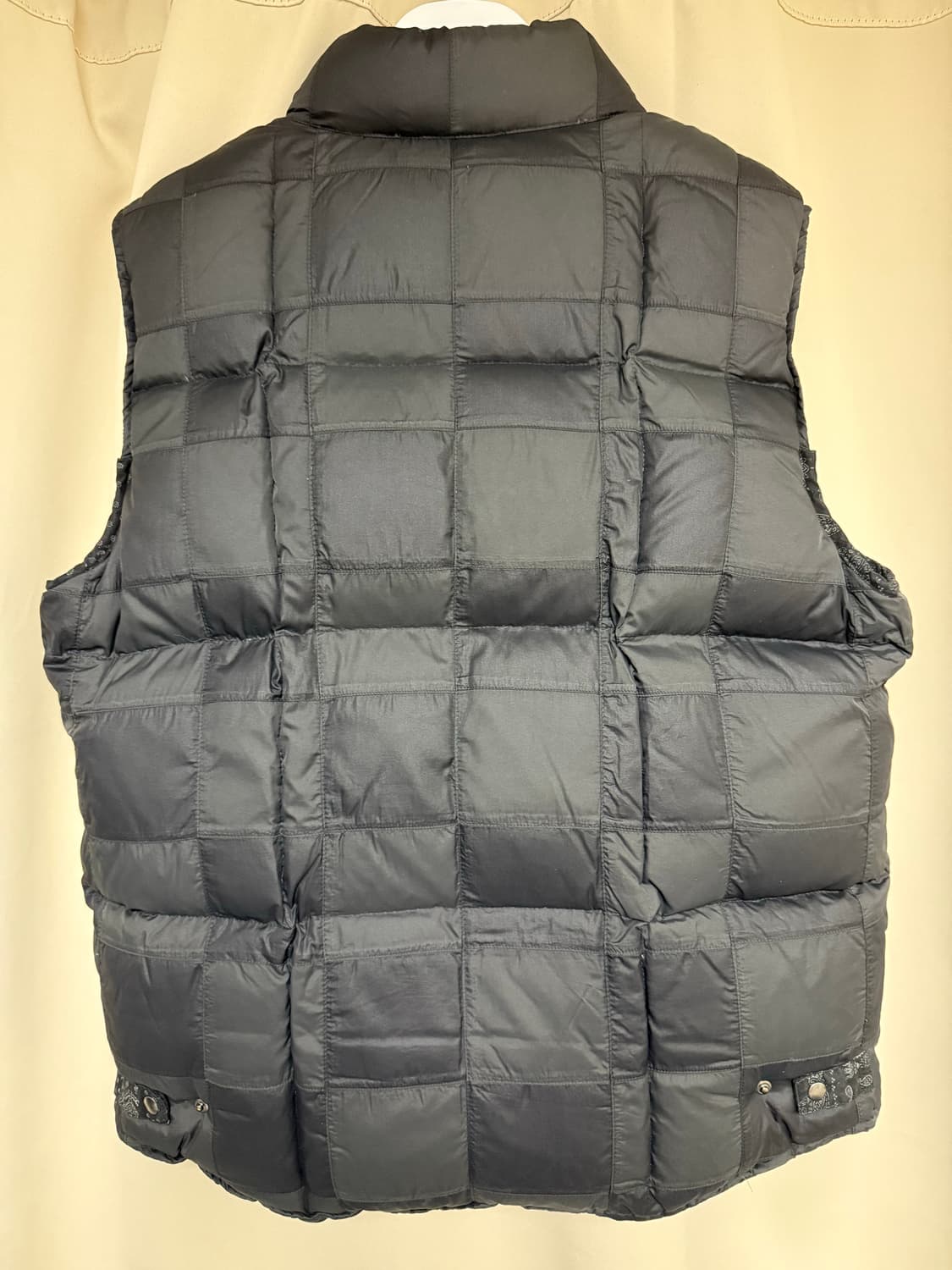 폴리테루 패치드 다운 퍼퍼 베스트 블랙 3 팝니다 상품이미지2