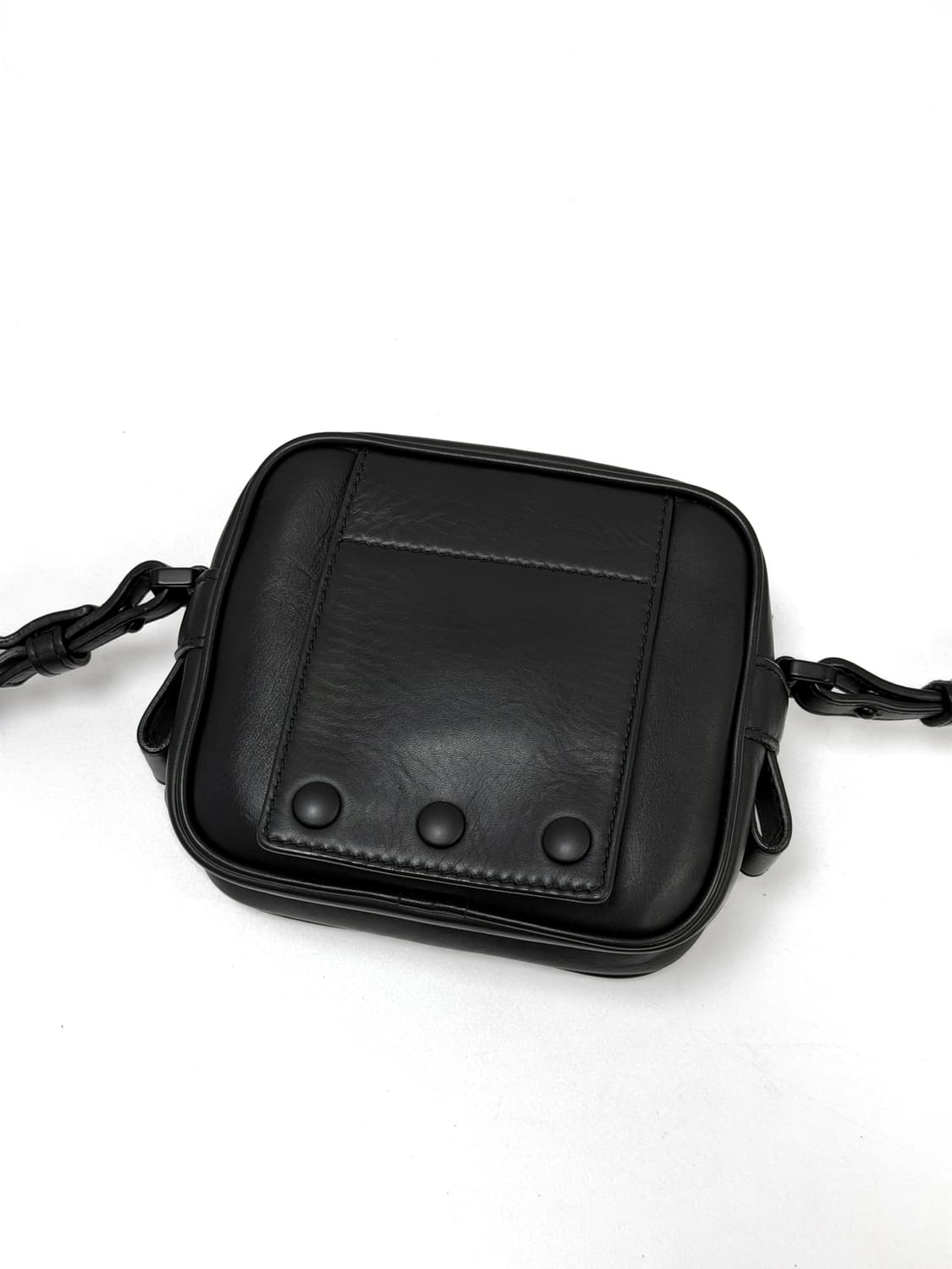 보테가베네타 퍼포레이티드 레더 미니 크로스백 상품이미지4