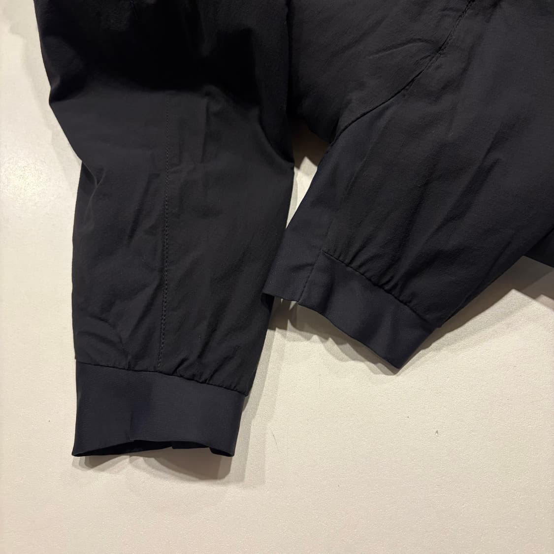 [M] 12s 아크테릭스 아톰 LT 블랙 후드 패딩 자켓 D364 상품이미지6
