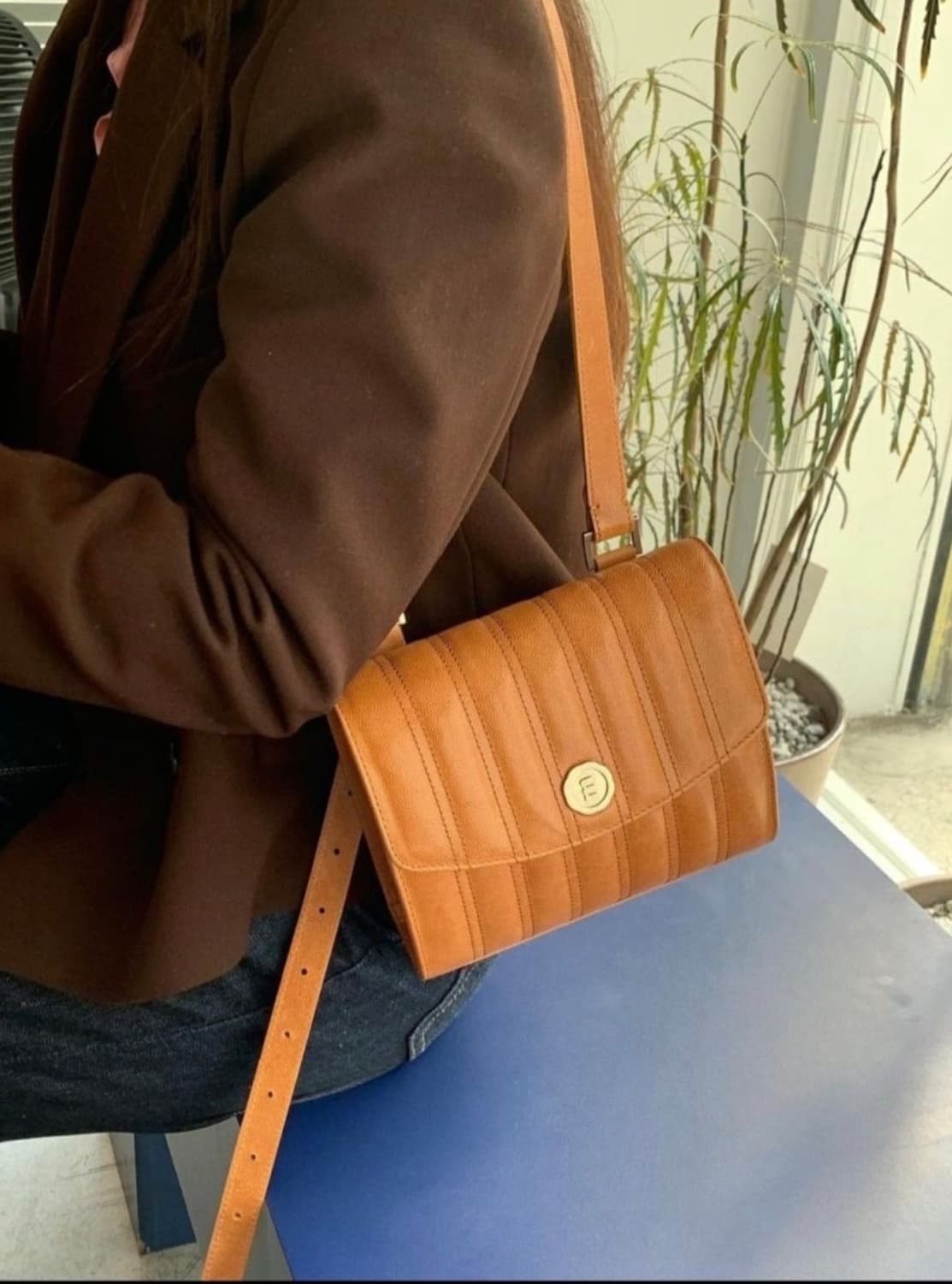 실사0/ 미닛뮤트 플랩백 캐비어 카멜 상품이미지1