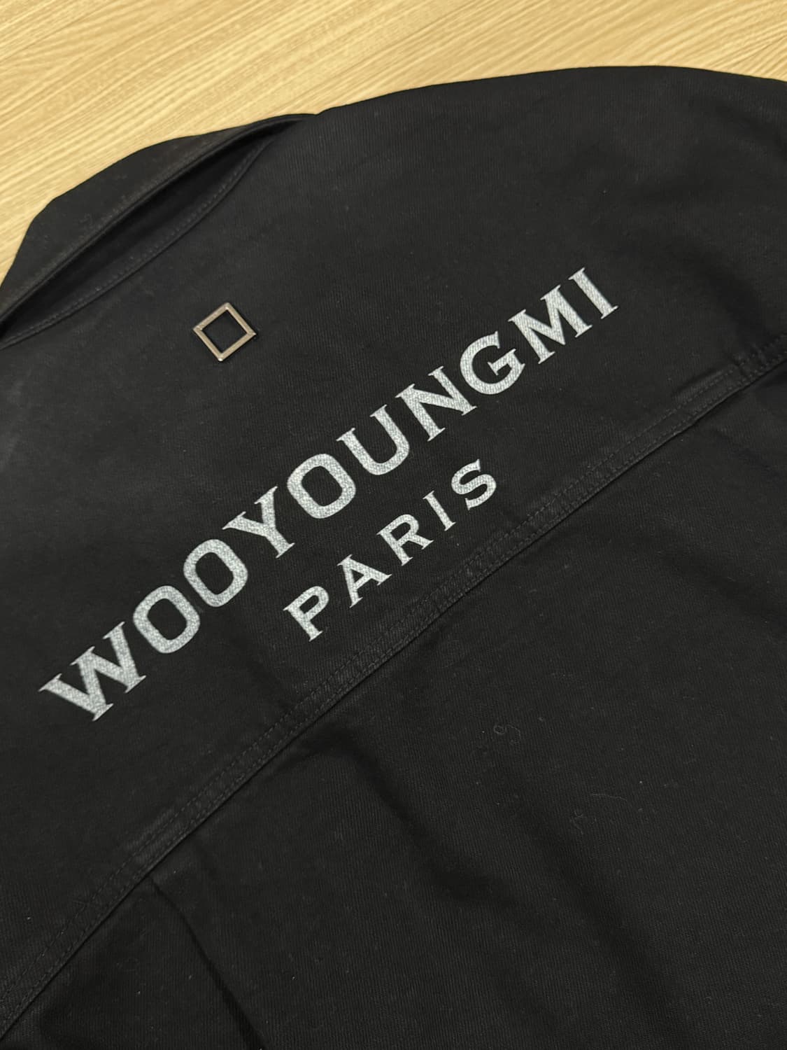 [46] 우영미 24SS 백로고 데님 셔츠 자켓 블랙 상품이미지4