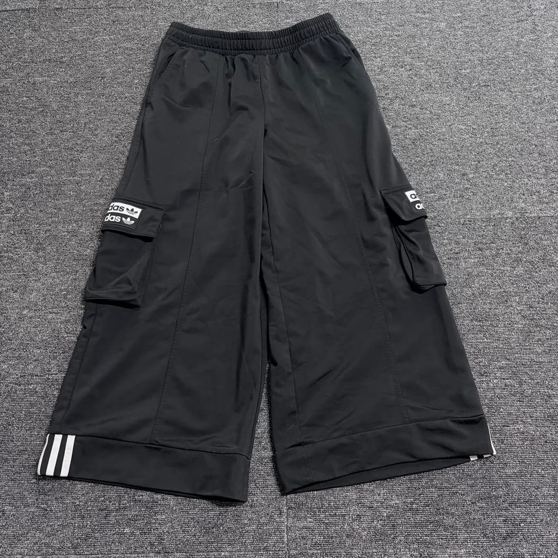 아디다스 와이드 레그 팬츠 상품이미지1