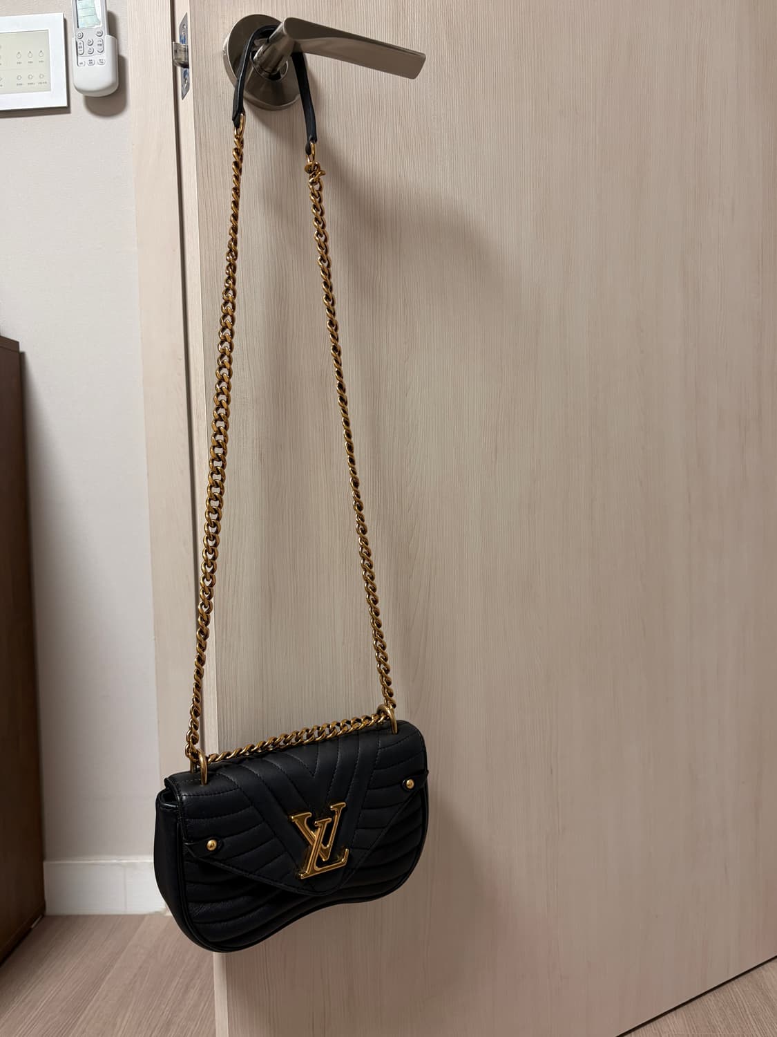 루이비통 뉴웨이브 체인백PM블랙 상품이미지3