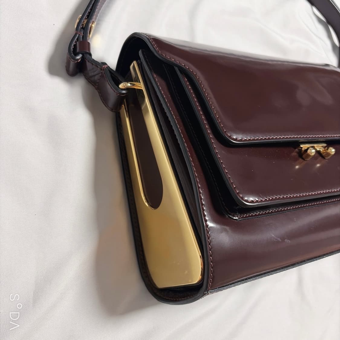 마르니 유광 레더 숄더백 와인 상품이미지5