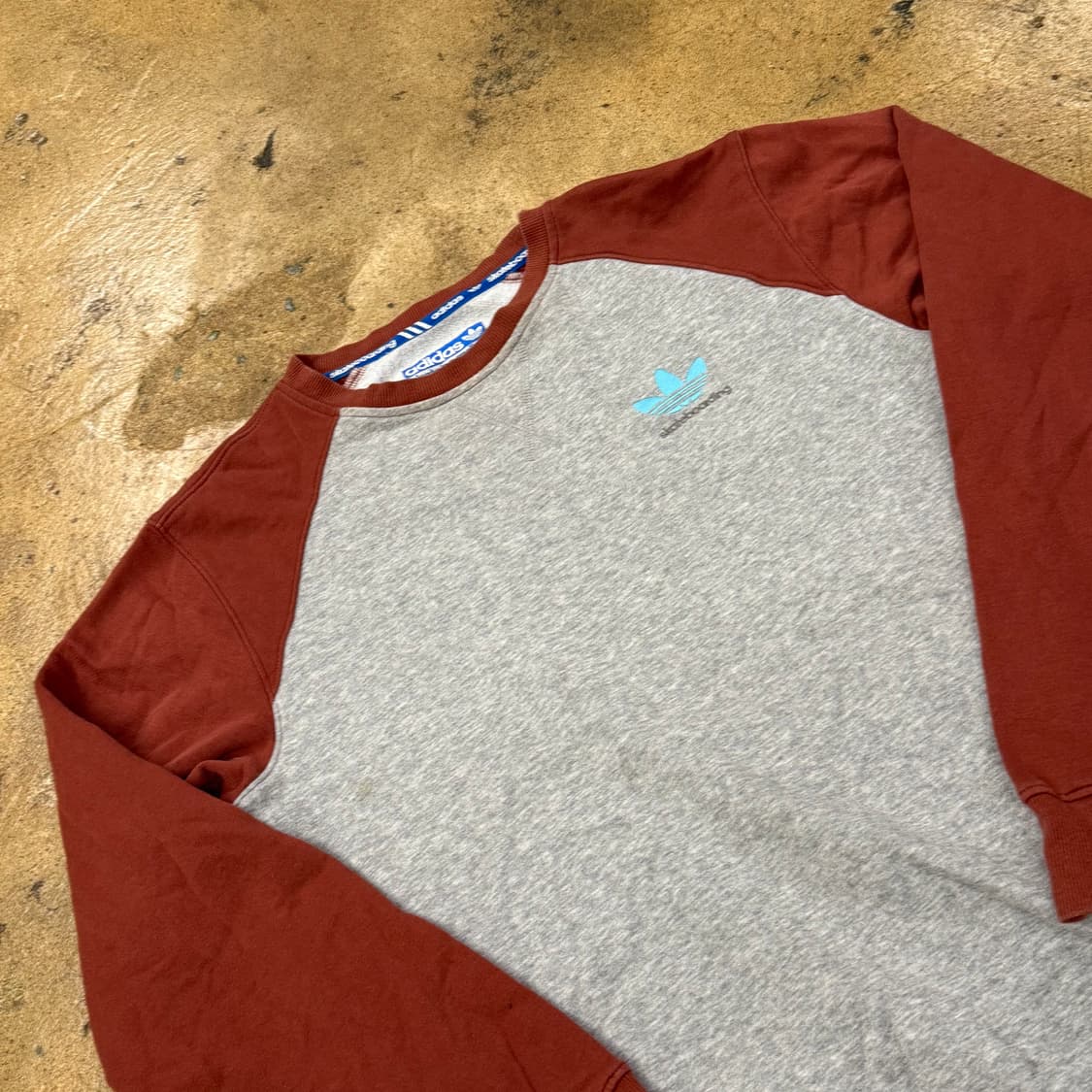 아디다스 그레이 브라운 배색 나그랑 맨투맨 95 상품이미지1