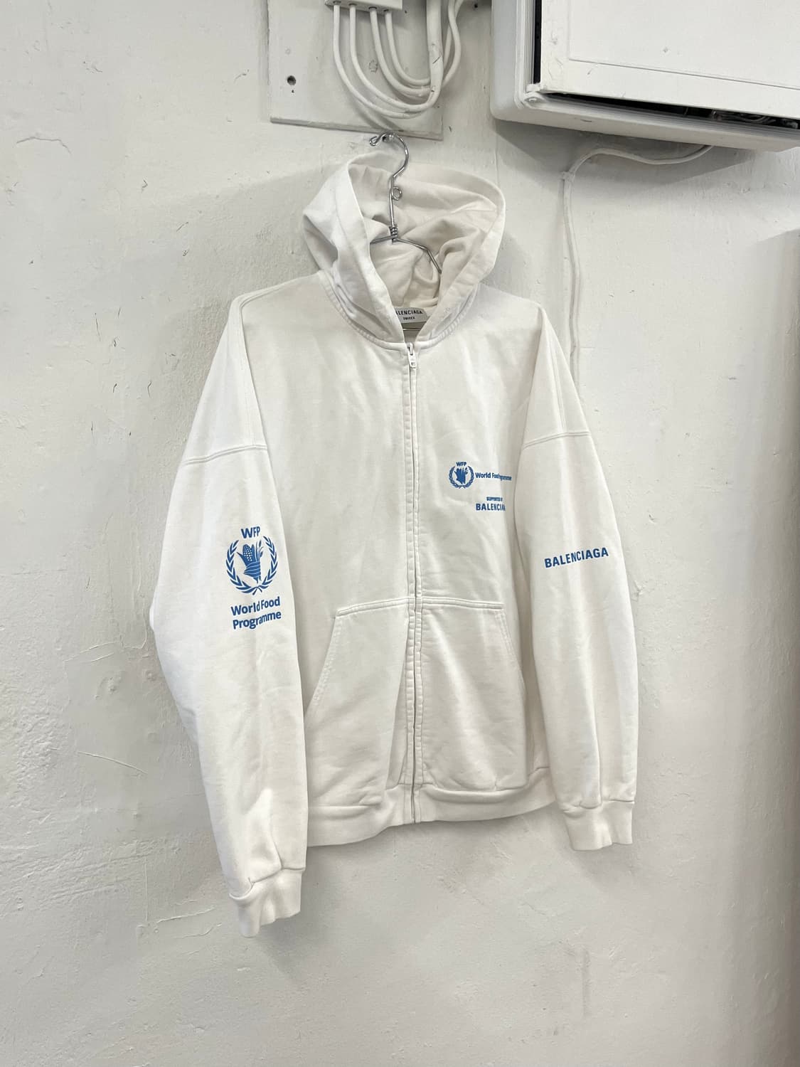 발렌시아가 2022FW WFP 후드 집업 상품이미지2