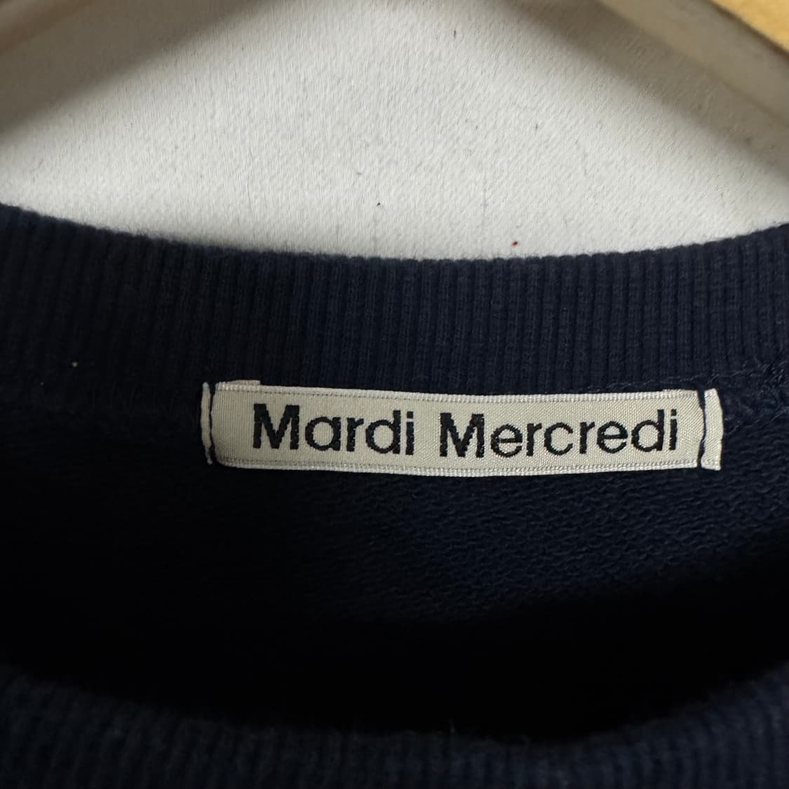 마르디메크리디 플라워 맨투맨 네이비 상품이미지3