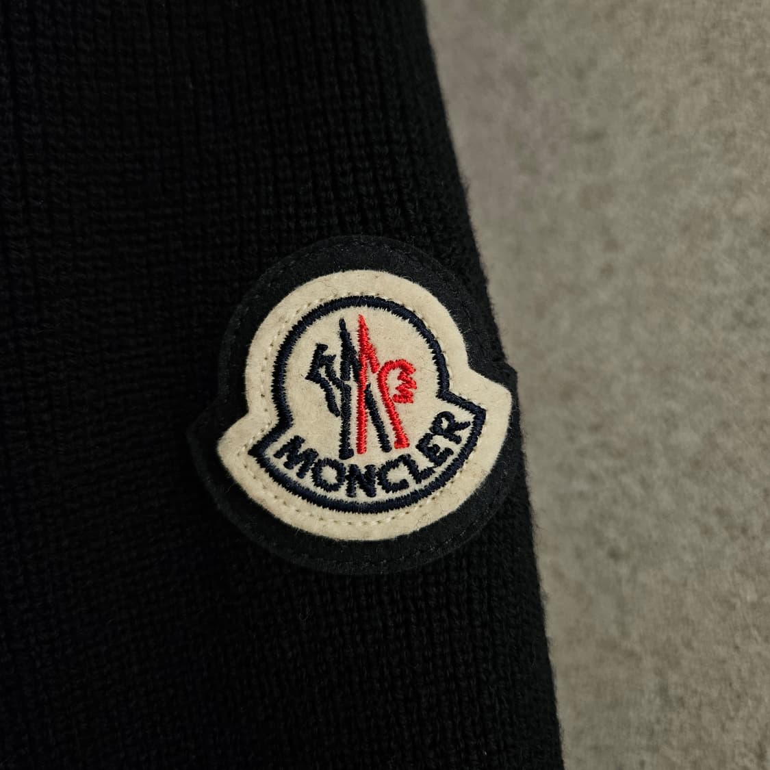 [백화점판 새상품] 몽클레어 니트패딩 가디건 m사이즈 상품이미지2