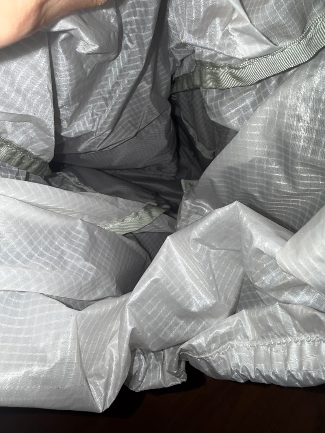 몽벨 버사라이트 백팩 라이트 그레이 상품이미지4