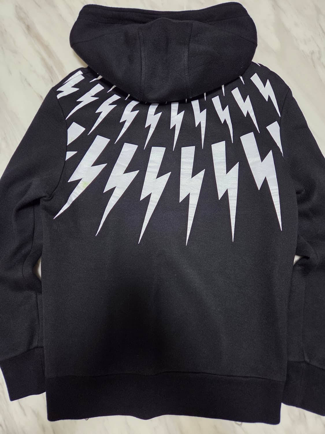 닐바렛 썬더볼트 프린팅 후드티 상품이미지2