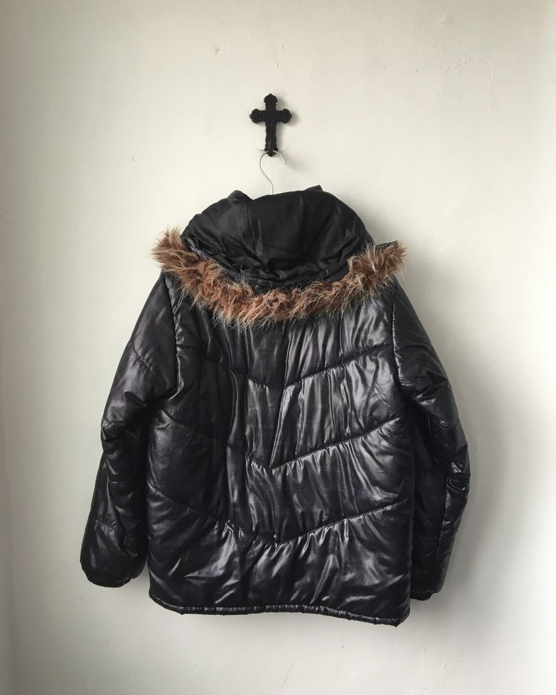 Fake fur hood lettering printing jumper 상품이미지3