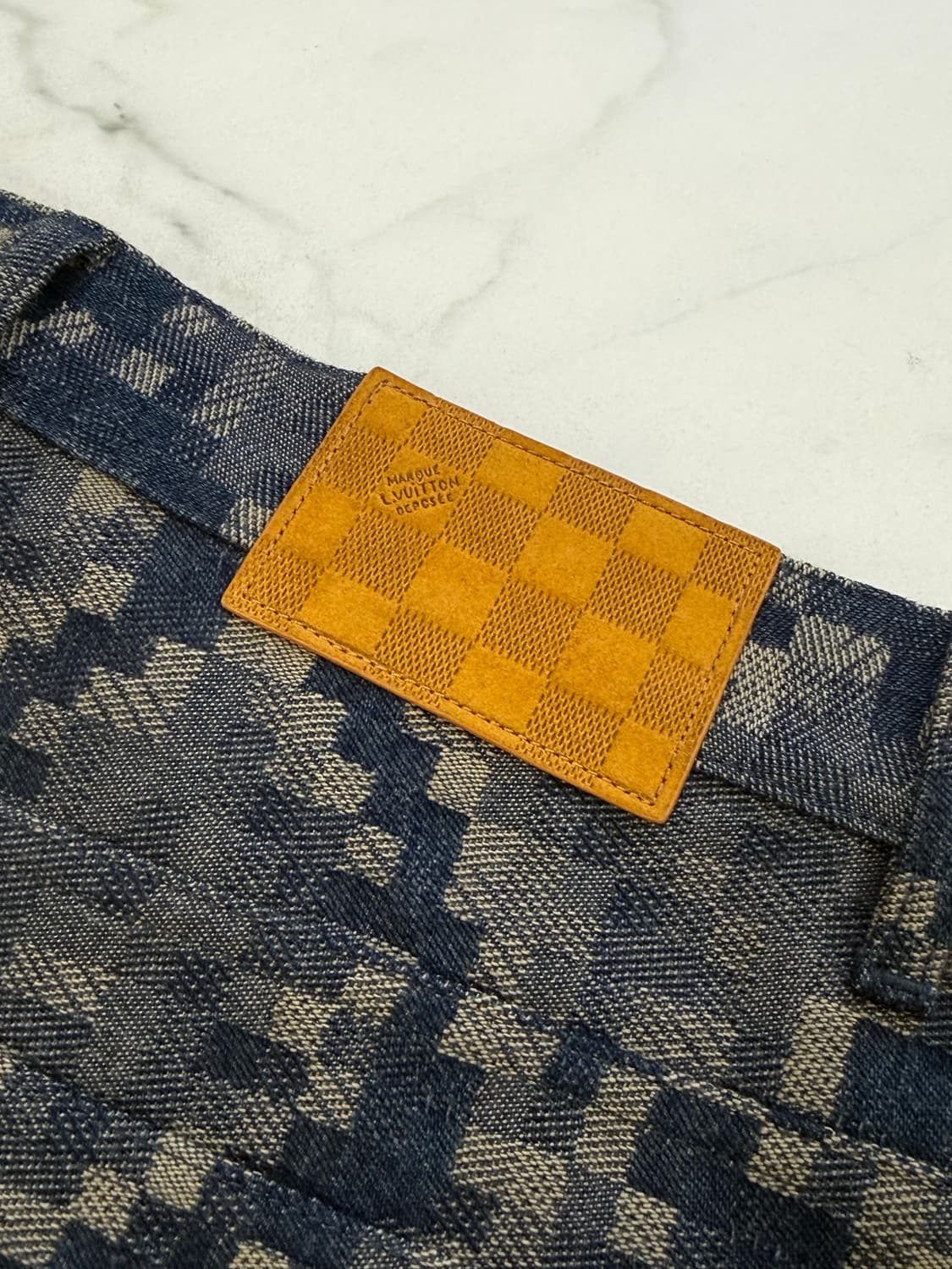 루이비통 SS25 그래픽 데님 스케이트 팬츠 상품이미지7