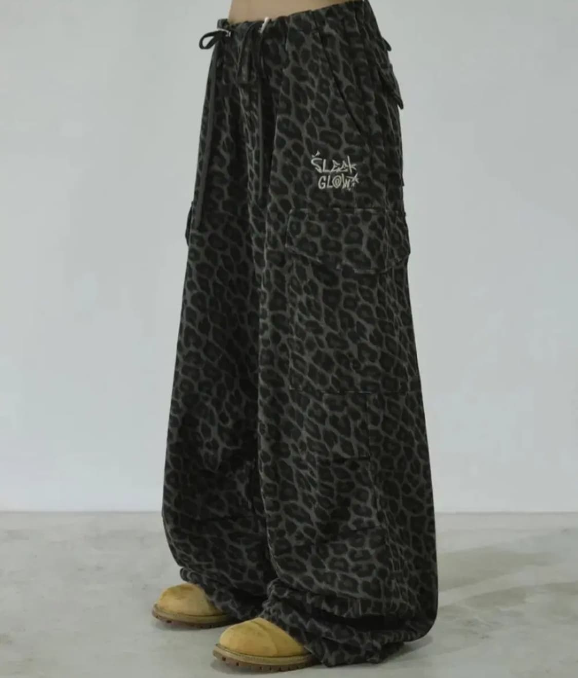 슬릭글로우 로고 와이드 다트 카고 팬츠[레오파드] M 상품이미지1