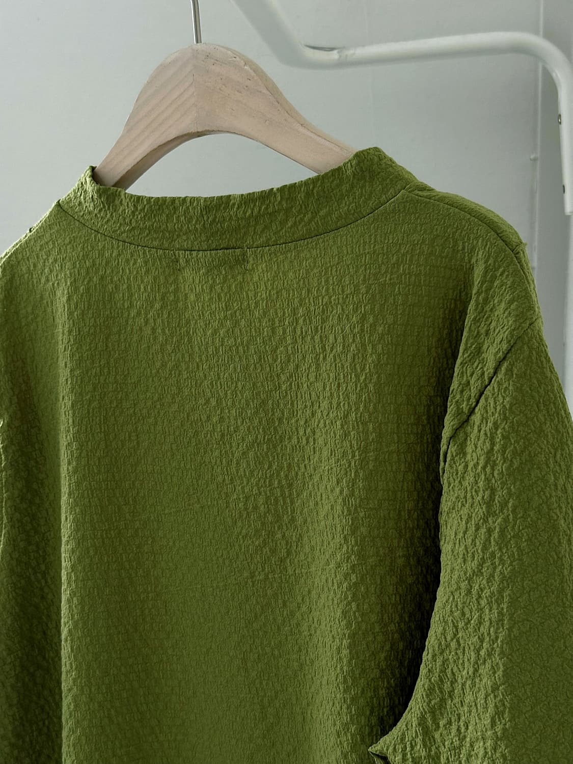 Natural volume fabric design neck top 상품이미지5