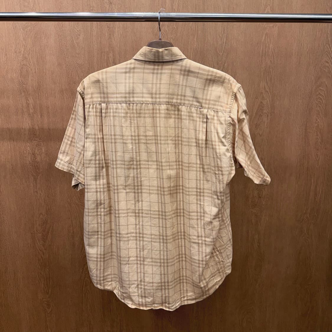버버리 런던 코튼 반팔 체크 셔츠 로고 자수 포켓 디테일 베이지 상품이미지3