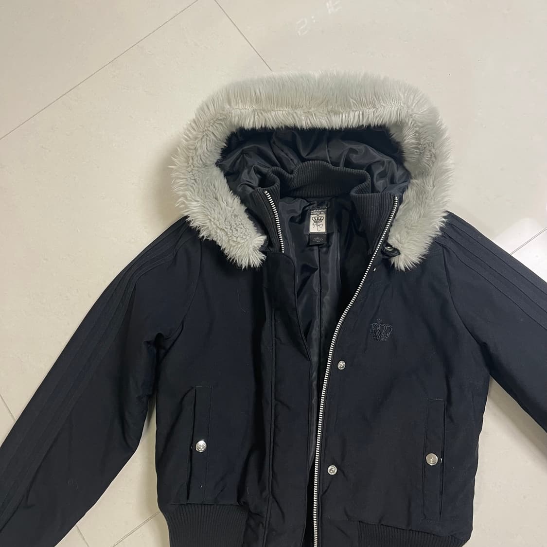 아디다스 리스펙트미 크라운로코 크롭패딩 블랙 상품이미지2