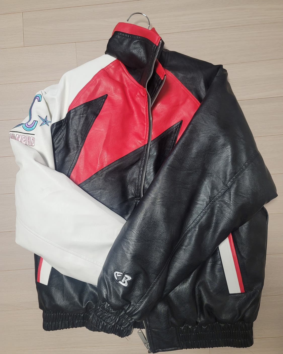 유쓰배쓰 스타 오버핏 비건레더 블루종 블랙 상품이미지1