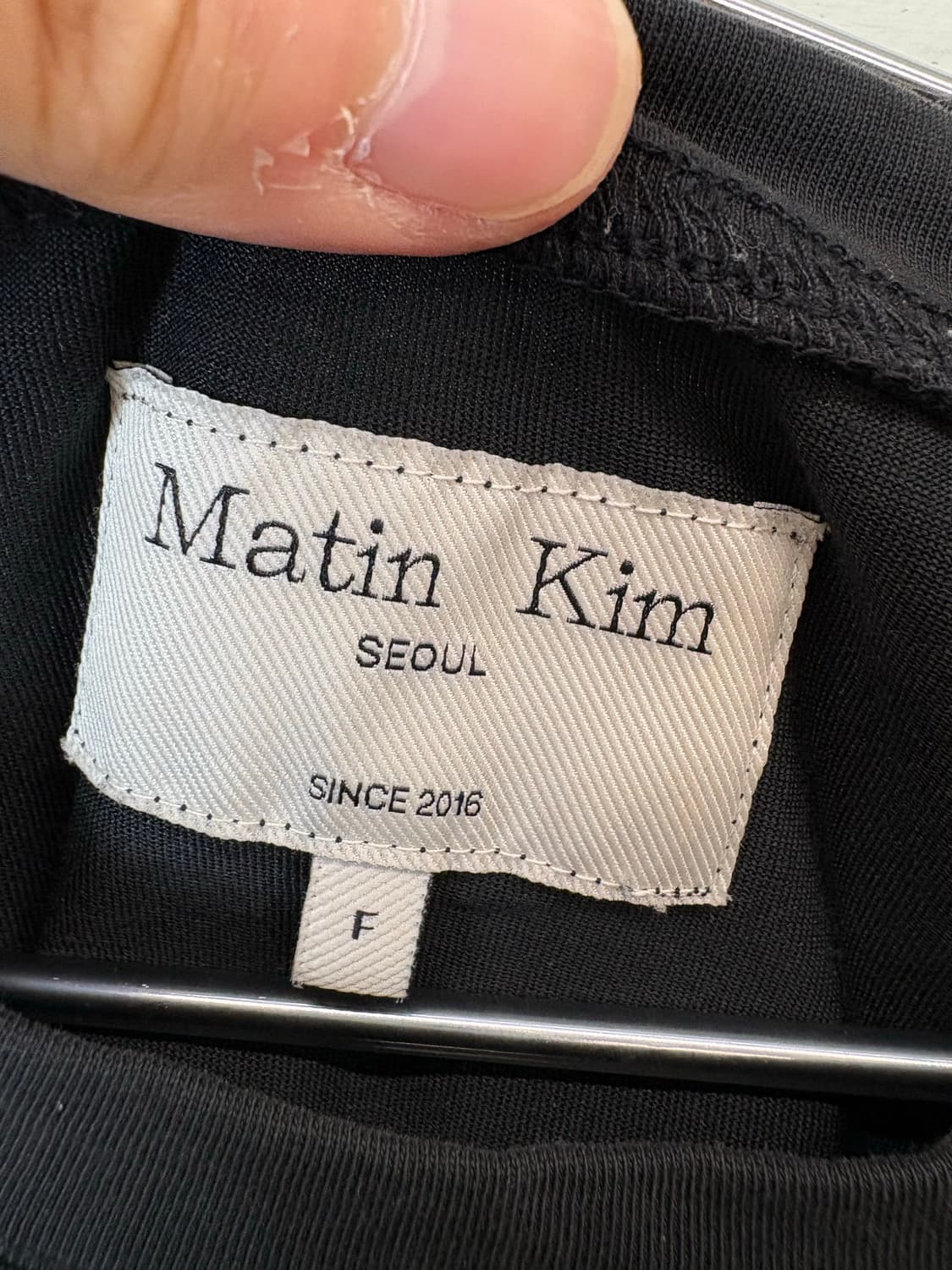 마뗑킴 블랙 로고 반팔 크롭탑 상품이미지5