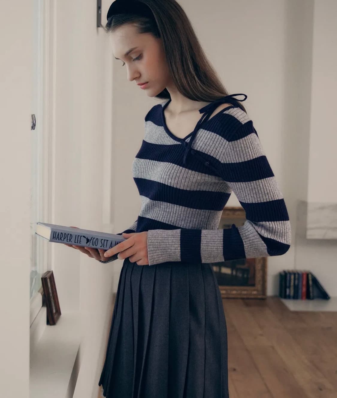 로라로라 컷 아웃 리본 보더 니트 네이비 상품이미지2