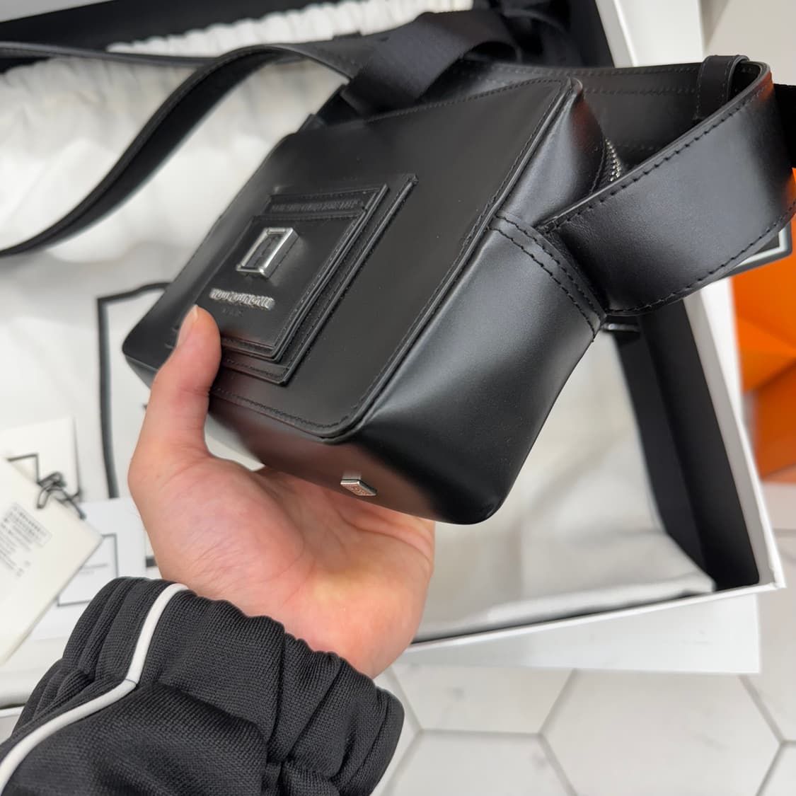 [풀박스] 우영미 스퀘어 크로스백 블랙 상품이미지3