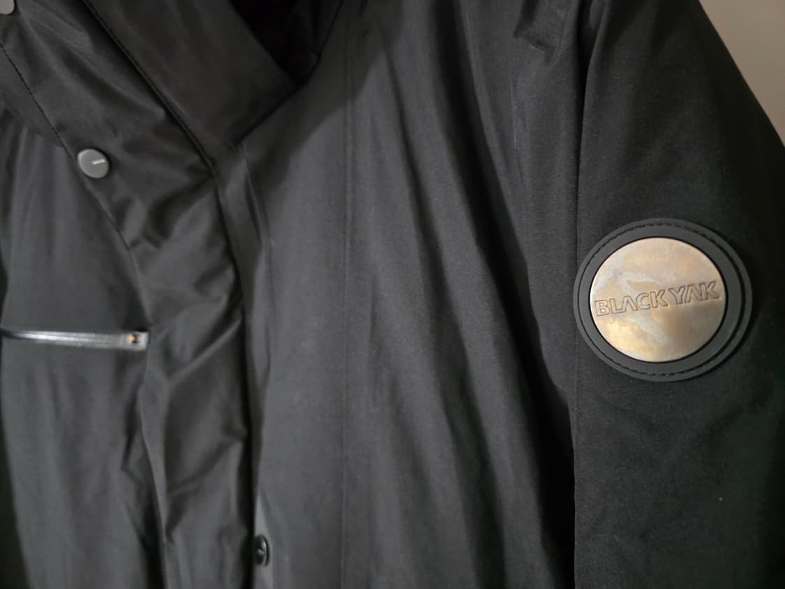 블랙야크 엣지 스톰 구스다운 롱패딩. 
싸이즈 100.  한정판 상품이미지3