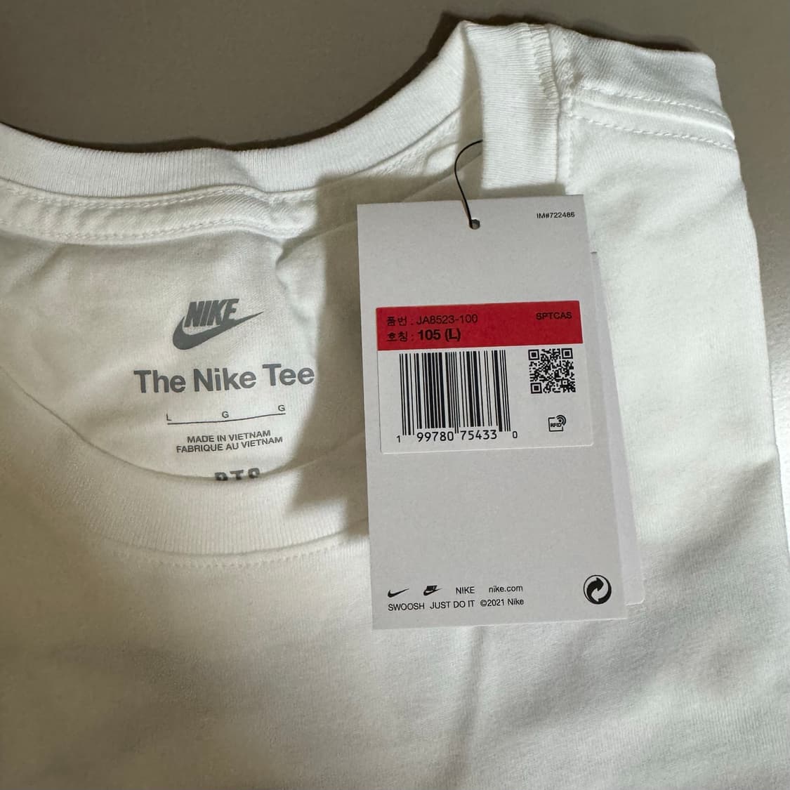 NIKE 나이키 BTS 화이트 반팔 티셔츠 상품이미지5