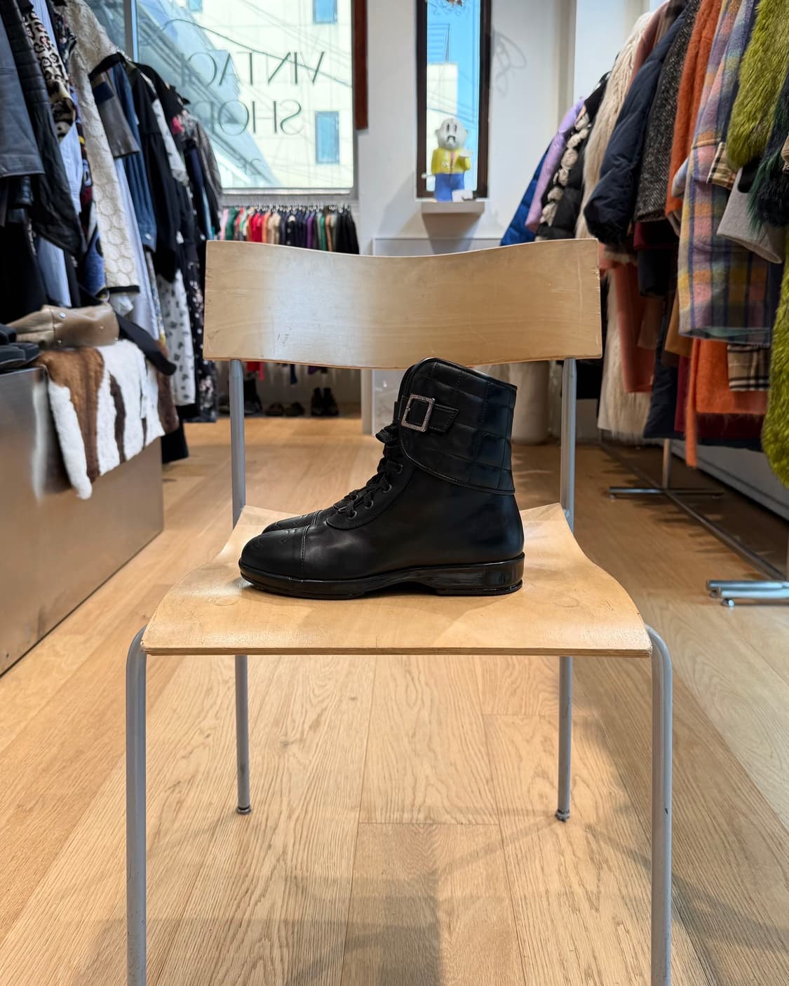 샤넬 블랙 00s 가죽 인터로킹 퀼팅 앵클 컴뱃 부츠 상품이미지4