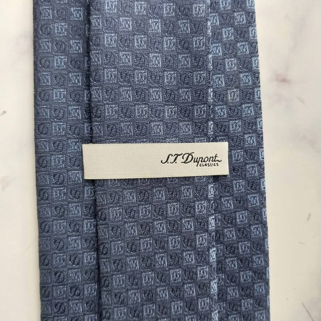듀퐁 실크 네이비 로고 패턴 넥타이 8.7cm A+등급 K2169
 상품이미지9