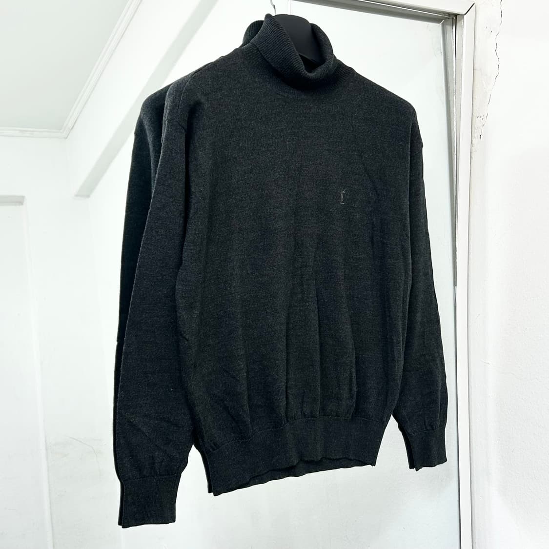 입생로랑 터틀넥 니트 상품이미지4