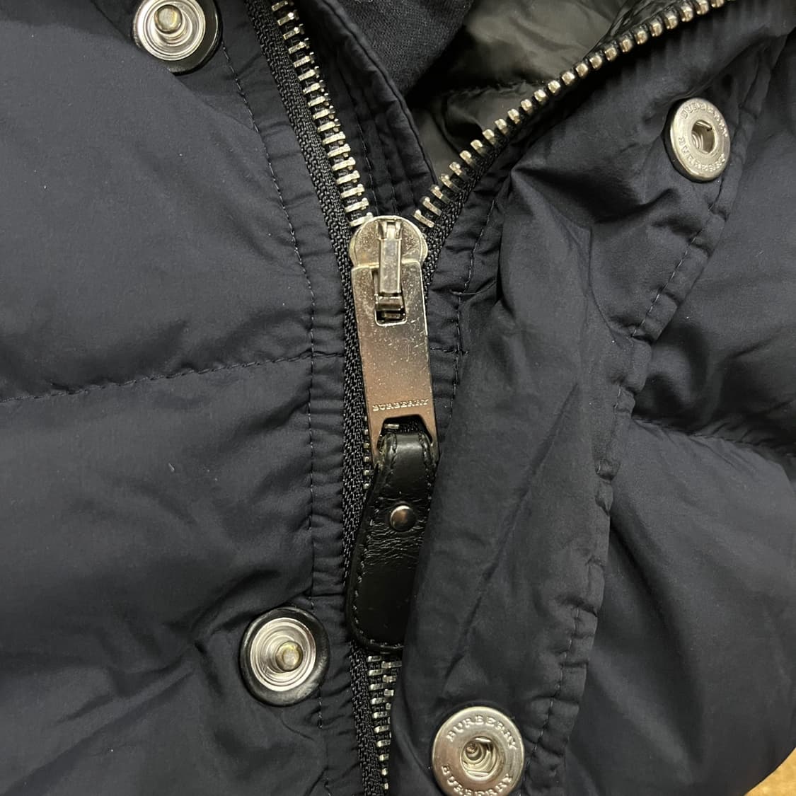 [정품/M] 버버리 하틀리 구스다운 b16 상품이미지5