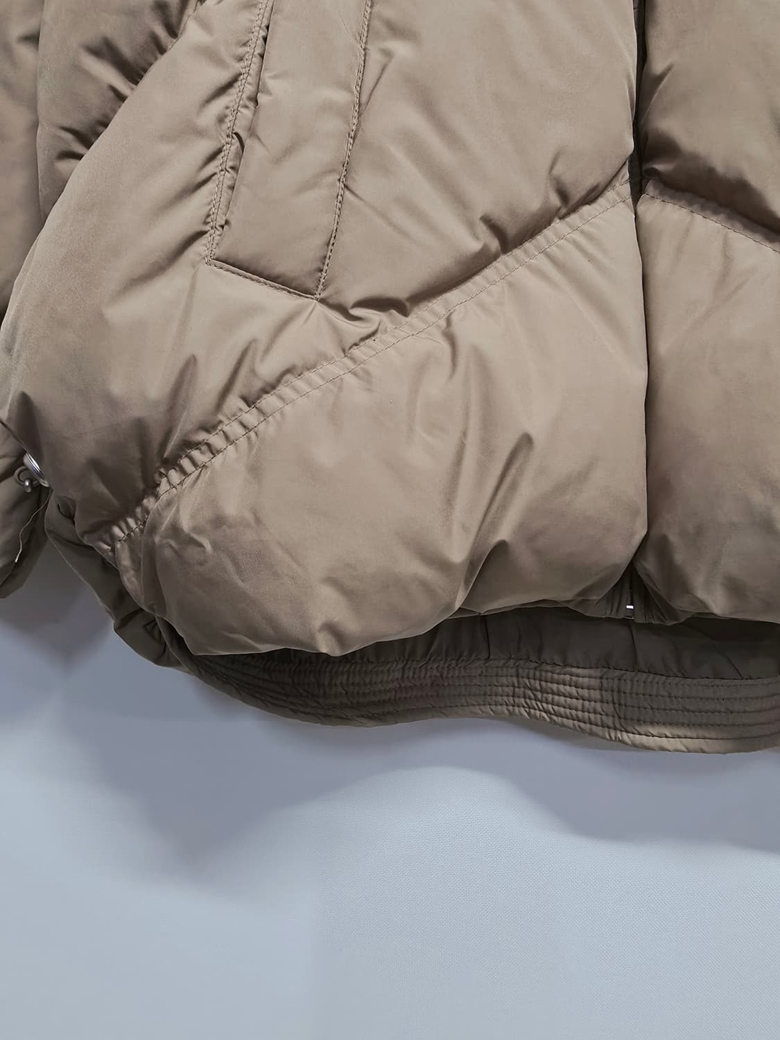 헬렌카렌 베이지색 숏 덕다운패딩  점퍼 상품이미지3