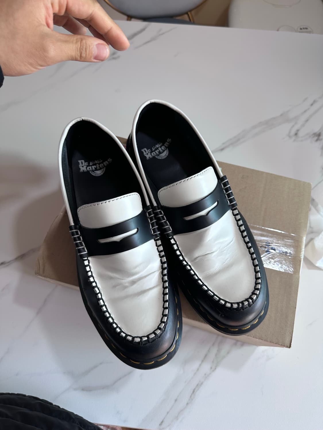 270 닥터마틴 펜톤 검흰 로퍼 상품이미지8
