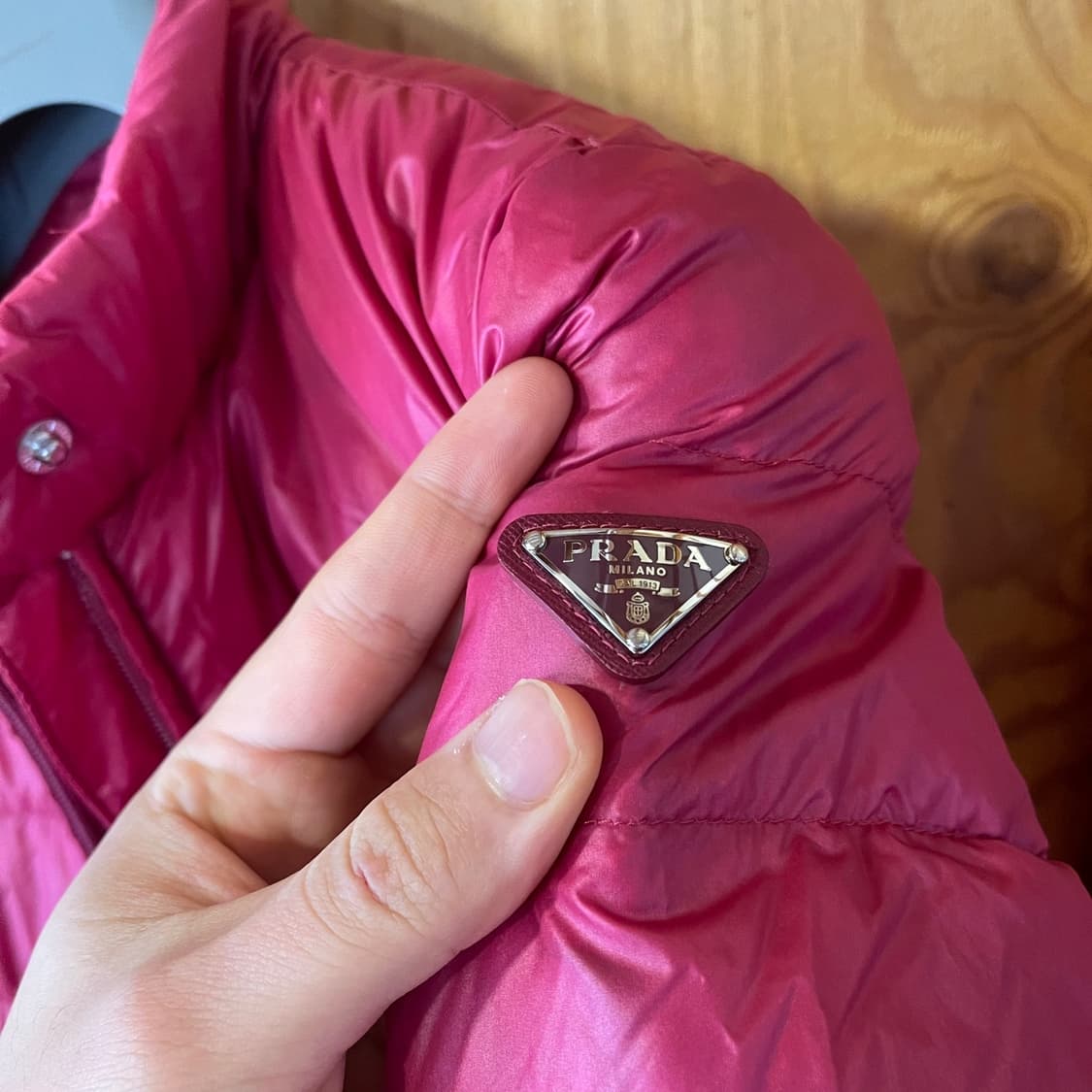 프라다 삼각로고 패딩 판매 합니다.  상품이미지1
