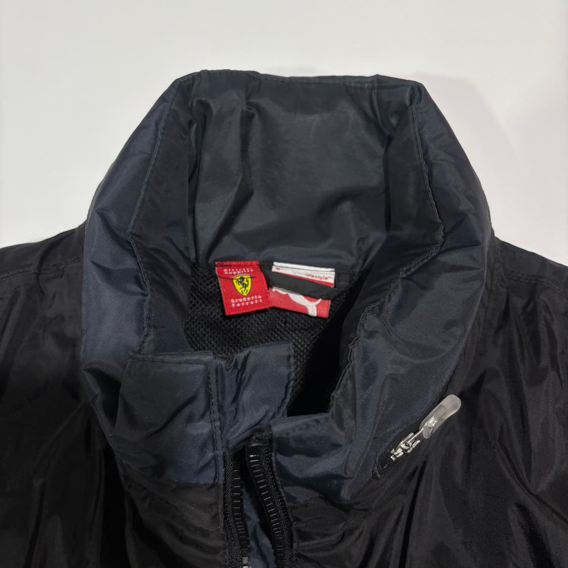 푸마 페라리 로고 바람막이 자켓 상품이미지5