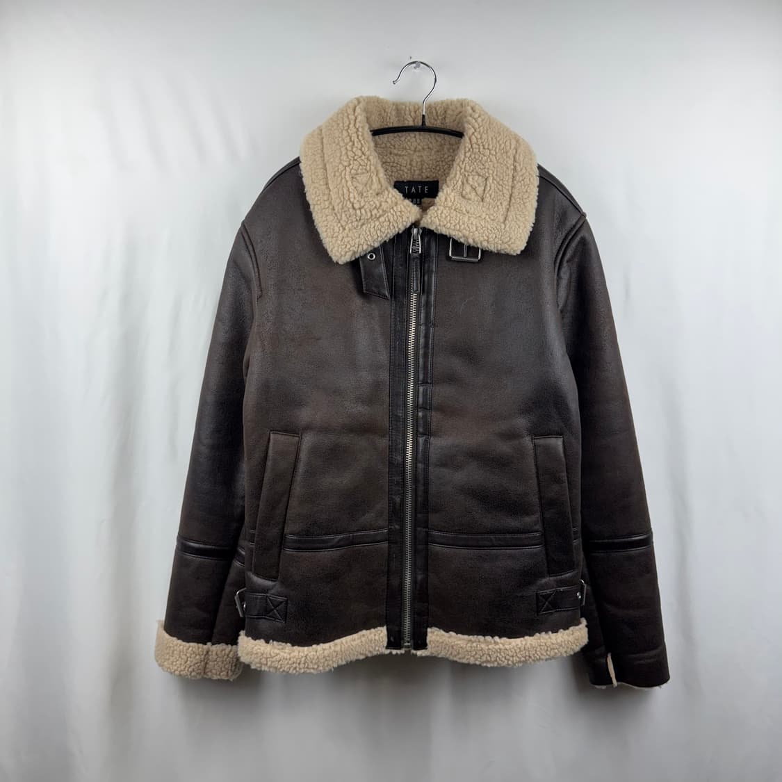 (90) 테이트 버클 포인트 무스탕 점퍼 상품이미지2