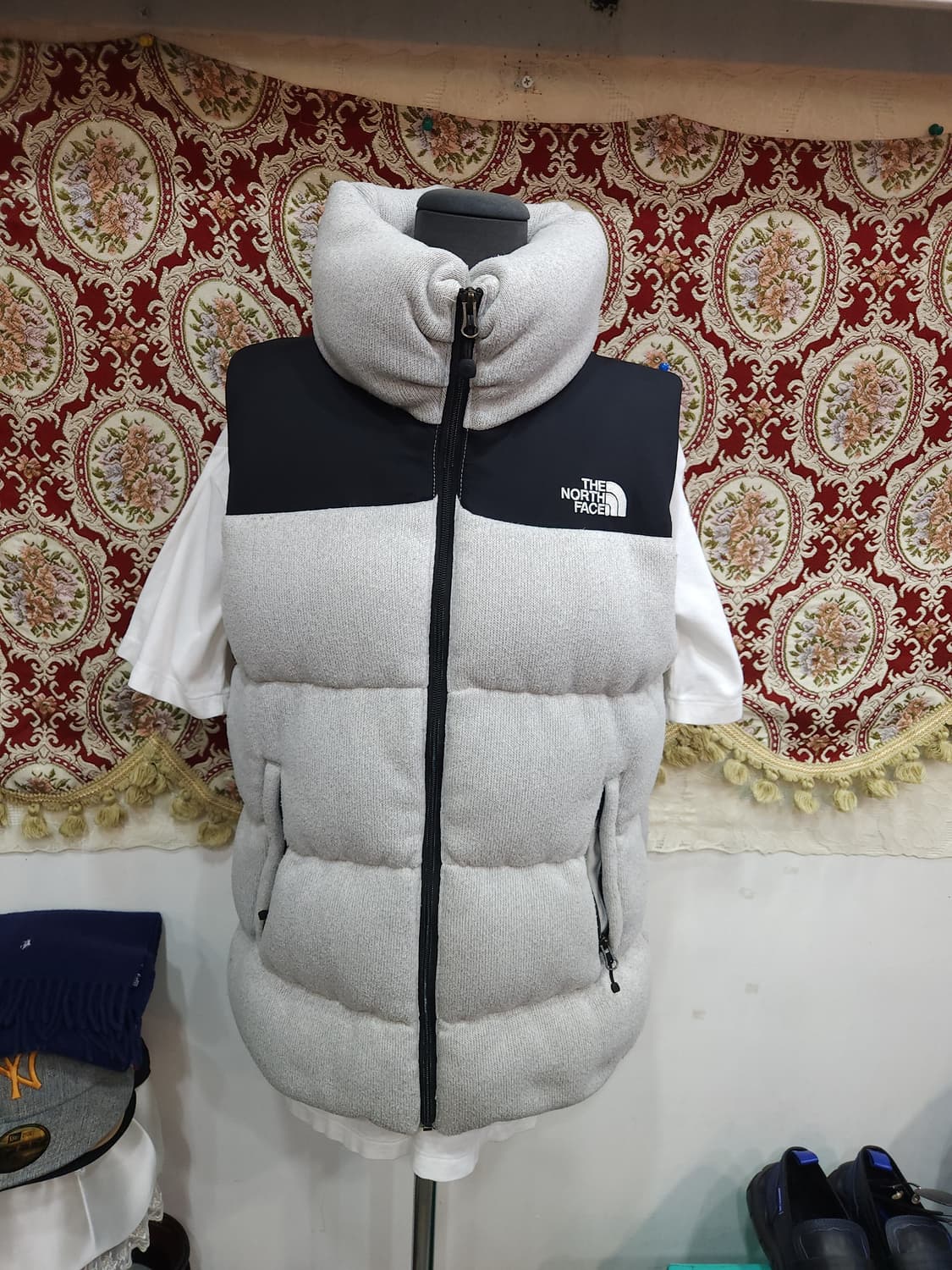 노스페이스 블룸 구스 패딩조끼

 상품이미지1