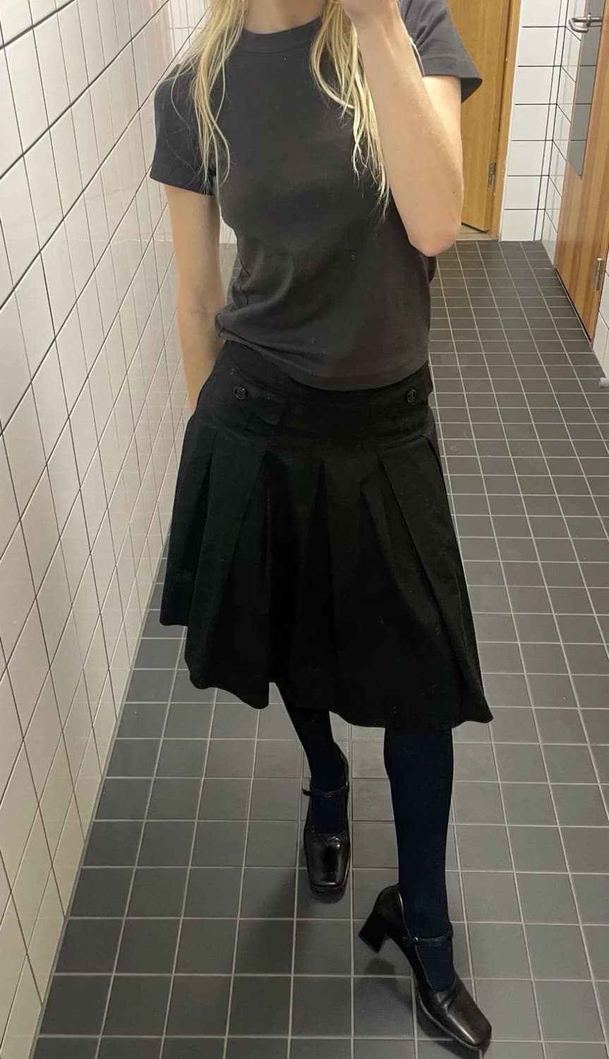 Horsebit Pleated Skirt  홀스빗 플리츠 미디 스커트 상품이미지10