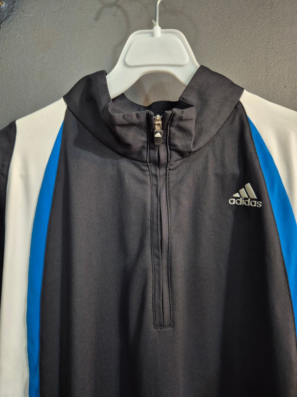 아디다스 남성 반집업 긴팔티 M 블랙/화이트/블루 상품이미지2