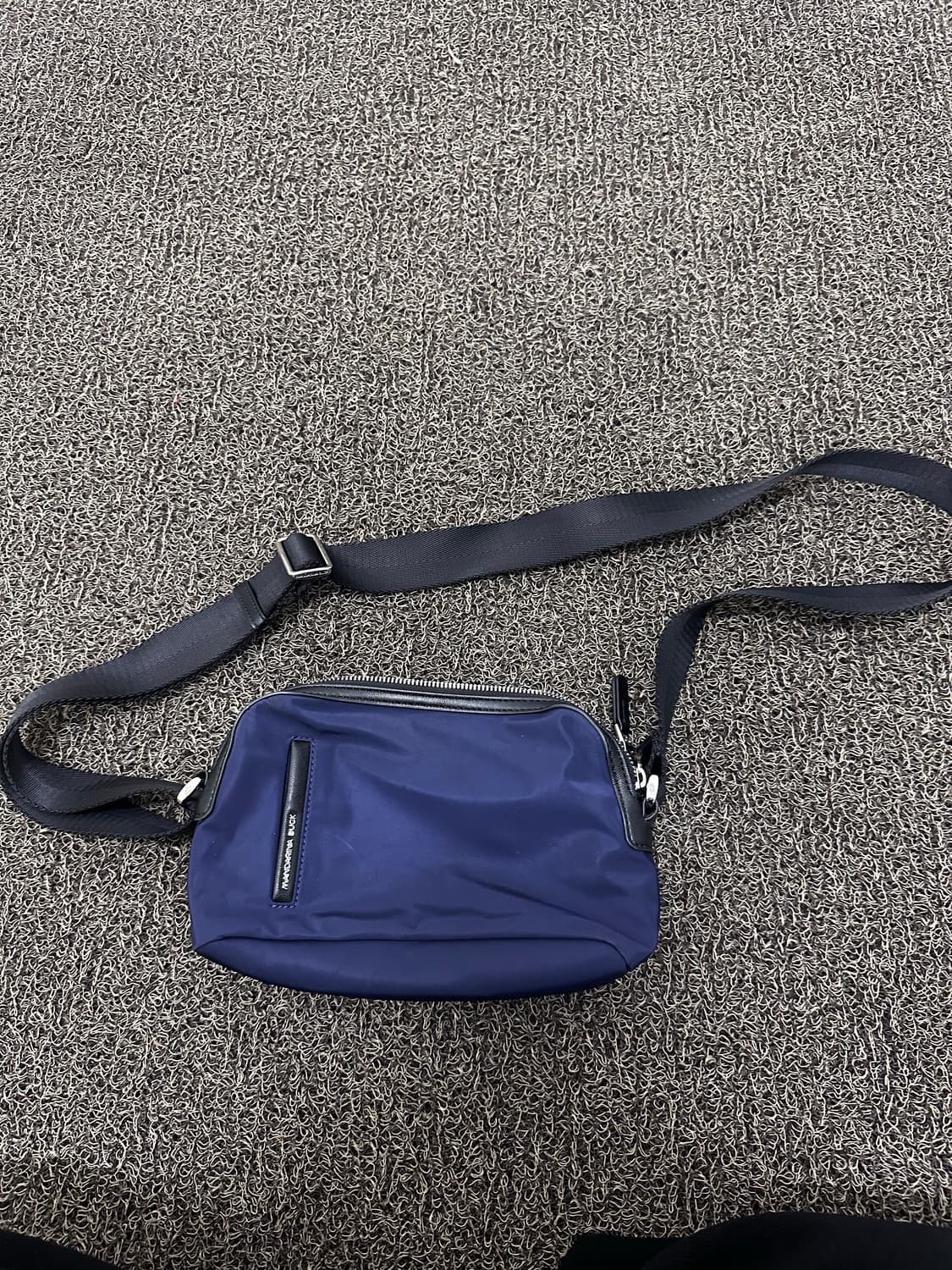 만다리나덕 미니 크로스백 가방 네이비 상품이미지1