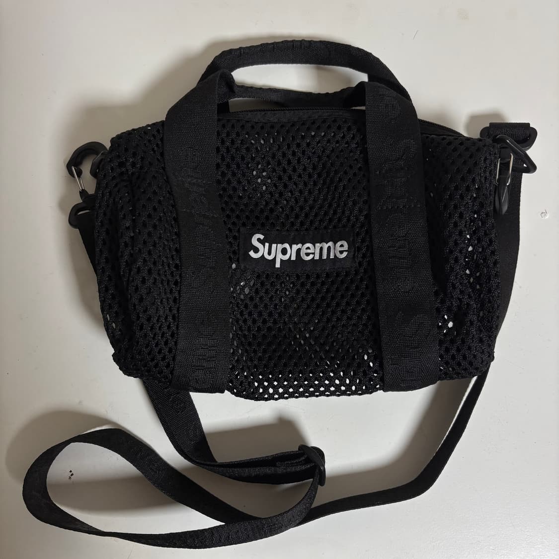 슈프림 메쉬 미니 더플백 블랙 25SS 상품이미지2