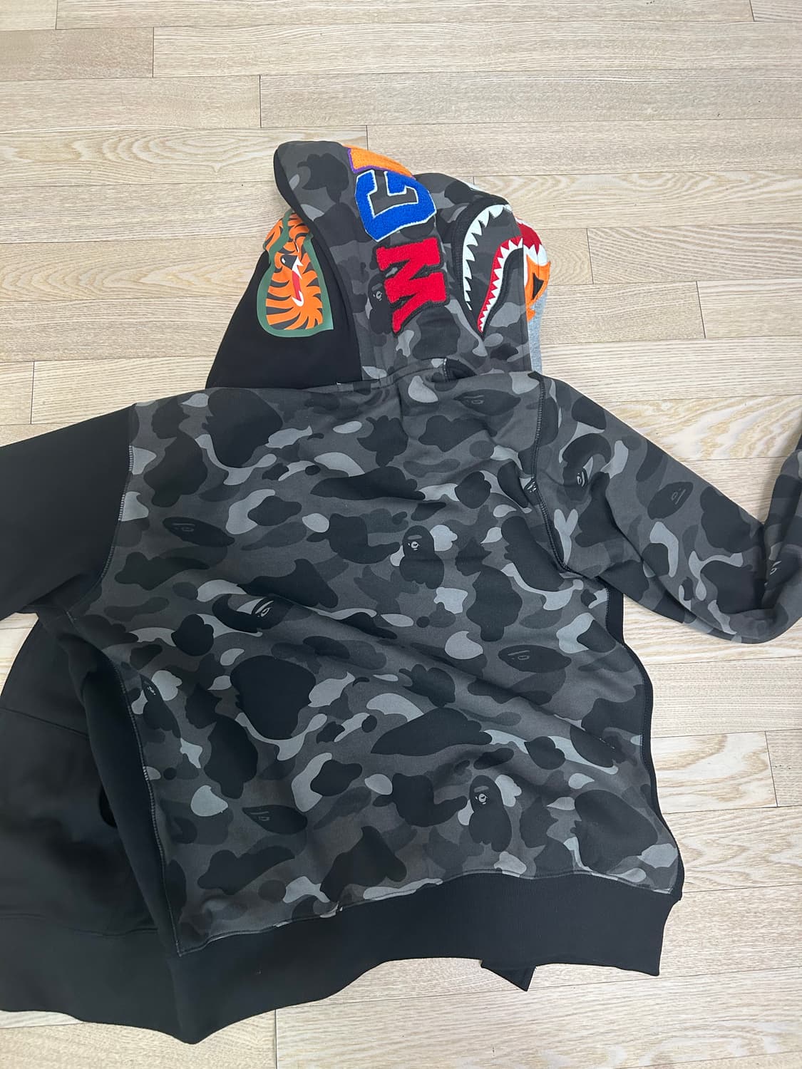 베이프 샤크 후드집업 상품이미지5