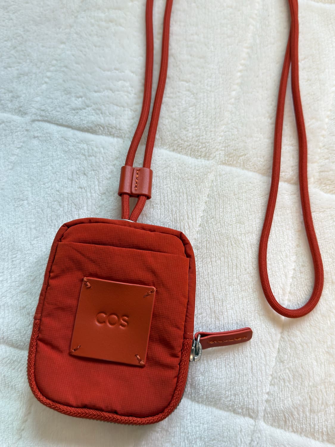 cos 코스 미니 크로스바디 파우치 나일론 레드 상품이미지3