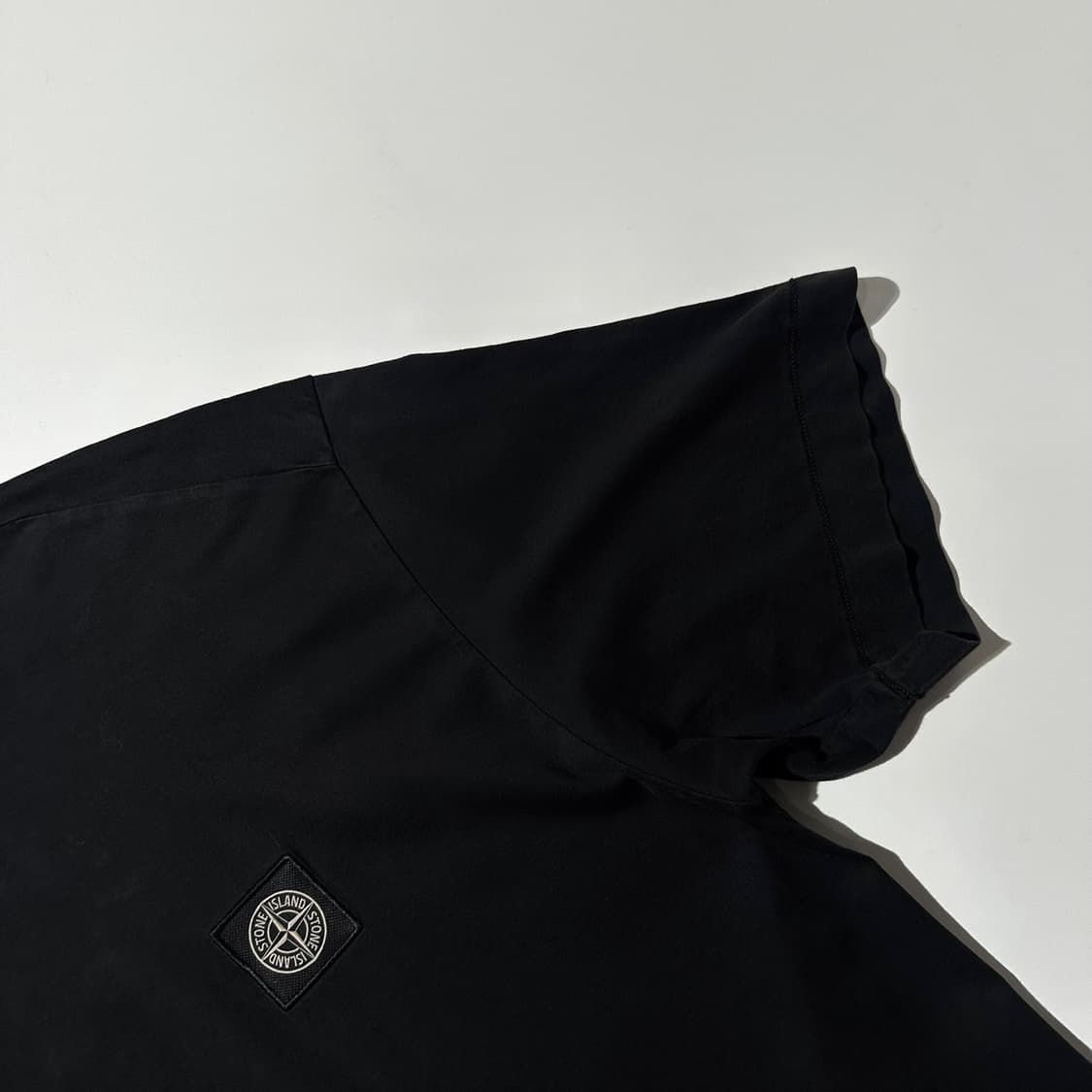 (매장판) 스톤아일랜드 체스트 로고 반팔 티셔츠 블랙 상품이미지5