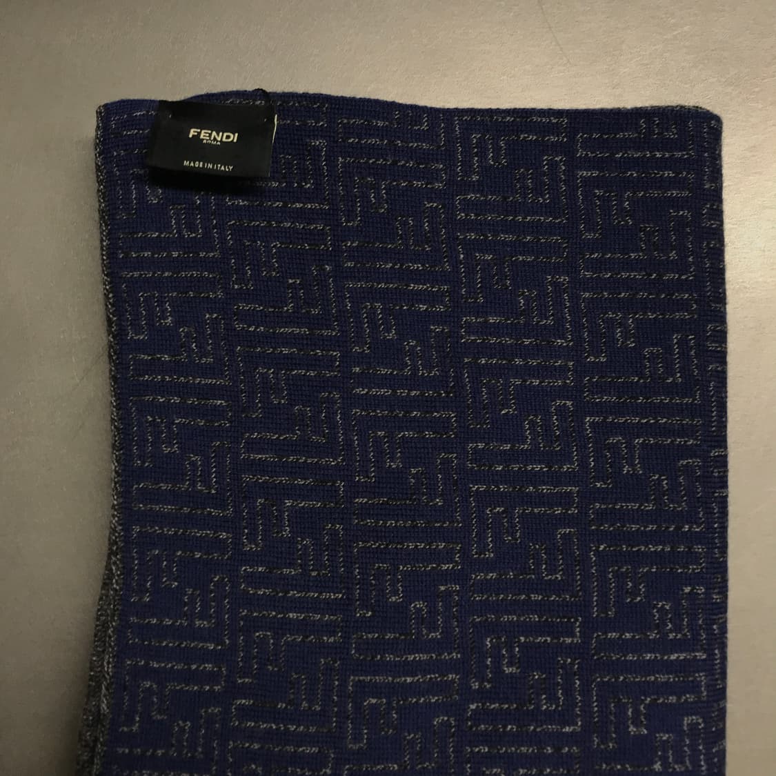 펜디 네이비/그레이 머플러 상품이미지3